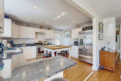House, Multiple Beds, Kitchen, Garden View (Captains Cottage on Atlantic) | Private kitchen