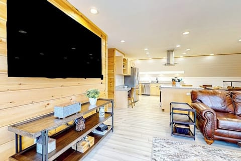 Apartment, Multiple Beds, Fireplace, Garden View (Moosehead Lake Home Base) | Living area