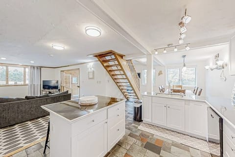 House, Multiple Beds (Bayside Hideout) | Interior