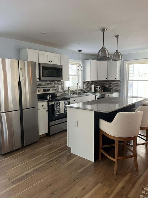 Apartment, 1 King Bed, Fireplace (Pura Vida) | Private kitchen