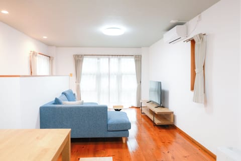 Deluxe Suite | Living area