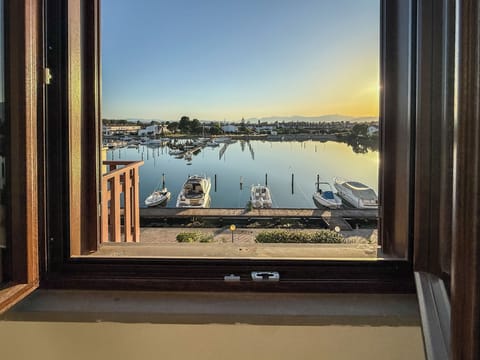Apartment, Lake View | Interior