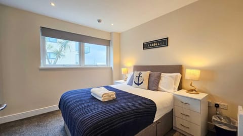 1 bedroom, bed sheets