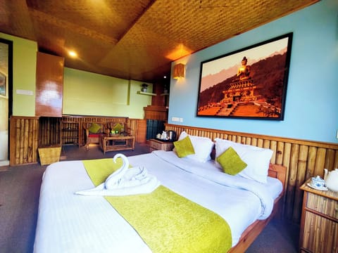 Family Studio Suite, Hill View | WiFi (free)