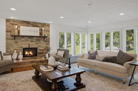 House, 5 Bedrooms | Living area | Smart TV