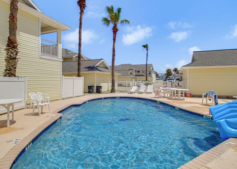 Apartment (3 Bedrooms) | Front of property