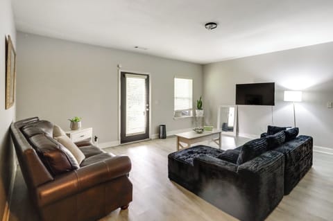 Apartment (2 Bedrooms) | Front of property