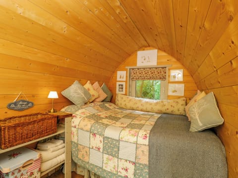 1 bedroom, individually decorated, individually furnished