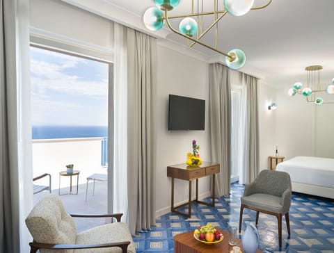 Deluxe Suite, Sea View | Premium bedding, minibar, in-room safe, blackout drapes