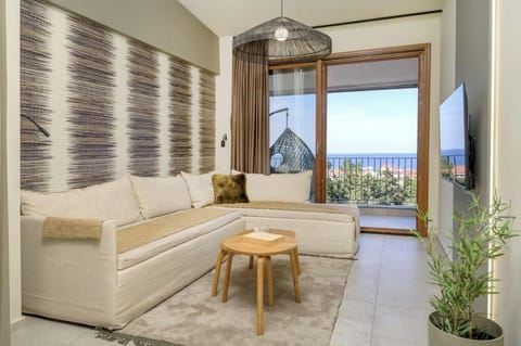 Executive Suite, Sea View | In-room safe, blackout drapes, soundproofing