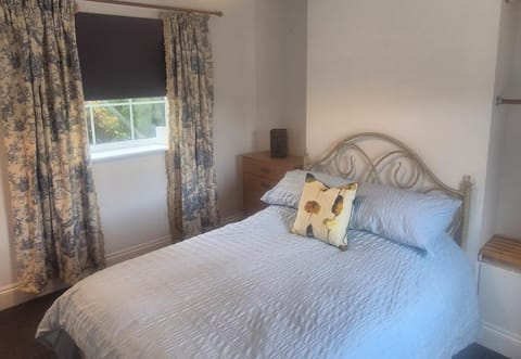 1 bedroom, iron/ironing board, WiFi (free), bed sheets