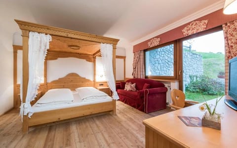 Double Room, Garden View | WiFi (free), bed sheets