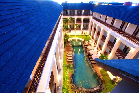 Outdoor pool, sun loungers