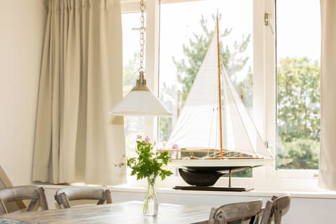 Deluxe Suite, 1 King Bed | Living room | Flat-screen TV