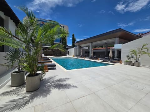 2 outdoor pools
