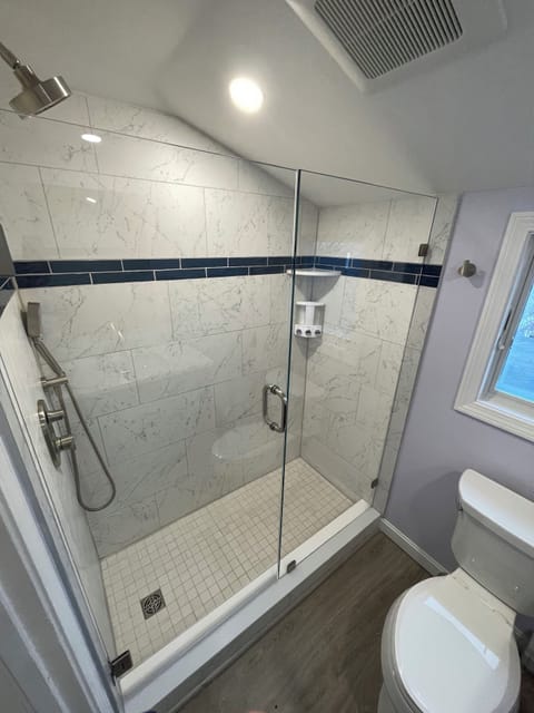 Superior Room, 1 Queen Bed | Bathroom | Designer toiletries, hair dryer, towels, soap