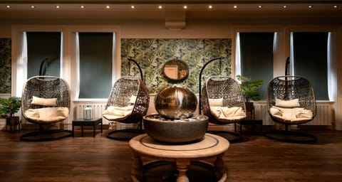 Couples treatment rooms, sauna, steam room, body treatments