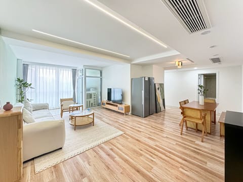 Family Apartment, 2 Bedrooms, Non Smoking, City View | Living area