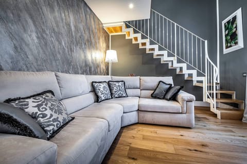 Apartment, 4 Bedrooms, 2 Bathrooms | Living room