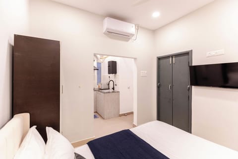Apartment (3 Bedrooms) | 3 bedrooms, iron/ironing board, bed sheets