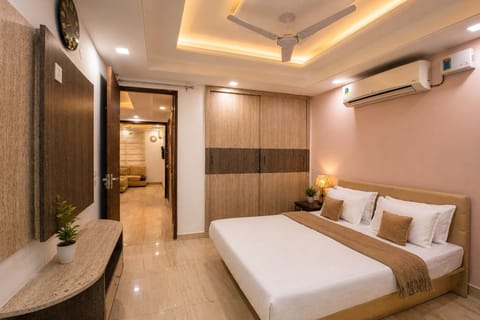 Apartment (2 Bedrooms) | 3 bedrooms, laptop workspace, iron/ironing board, bed sheets