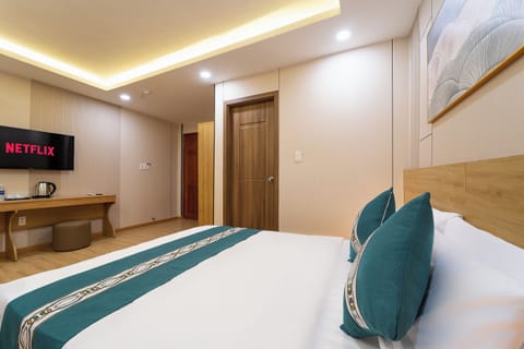 Superior Double Room | Minibar, WiFi (free), bed sheets