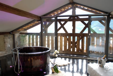 Deluxe Double Room | Bathroom