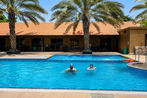 2 outdoor pools