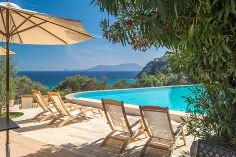 Outdoor pool, an infinity pool, sun loungers