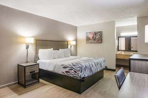 Desk, laptop workspace, blackout drapes, free cribs/infant beds