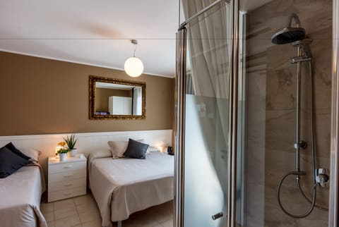 Minibar, in-room safe, desk, iron/ironing board