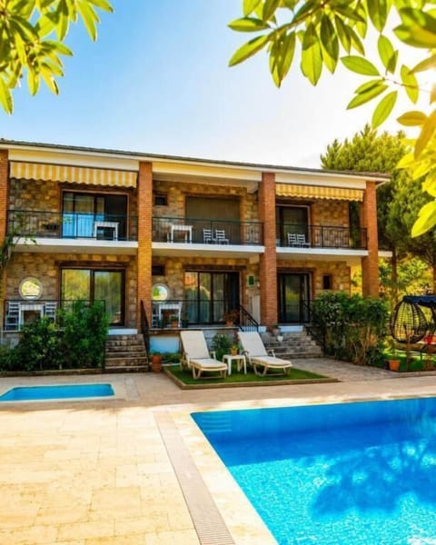 2 outdoor pools