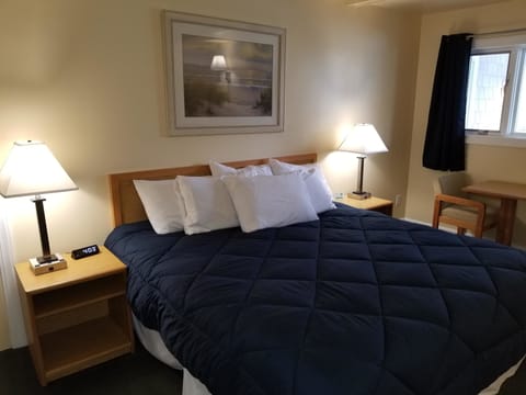 Room, 1 King Bed | Blackout drapes, iron/ironing board, free WiFi, bed sheets