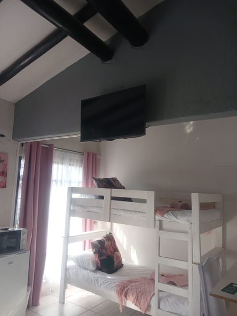 Room, 1 Bedroom, Smoking | 1 bedroom