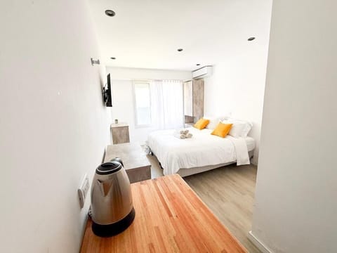 Deluxe Double Room | In-room safe, WiFi (free)