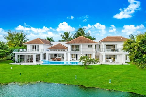 House | 8 bedrooms