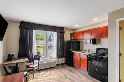 Suite, 1 Queen Bed, Non Smoking (Efficiency) | Desk, laptop workspace, iron/ironing board, free cribs/infant beds