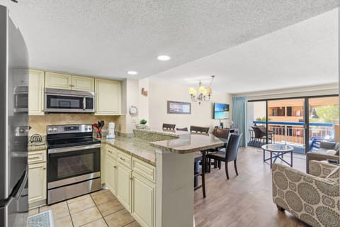 Condo, 1 Bedroom, Balcony, Beachfront (204) | Private kitchen | Fridge, microwave, oven, stovetop