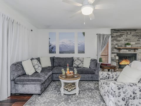 Condo (3 Bedrooms) | Property amenity