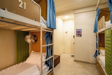 1st Floor 6 Bed Dormitory | WiFi (free), bed sheets