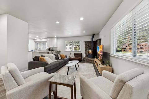Cabin, 3 Bedrooms | Living area