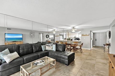 Deluxe Apartment, Patio | Living room