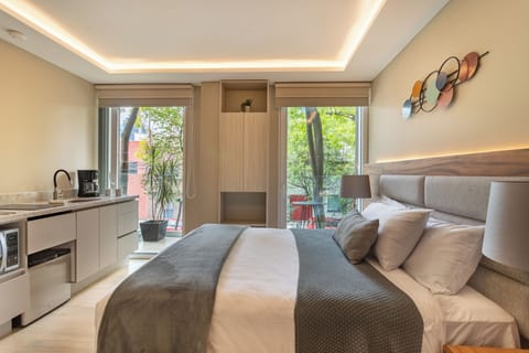 Superior Studio Suite, Kitchenette | In-room safe, blackout drapes, WiFi (free)