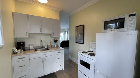 Premier Suite, 1 Queen Bed | Private kitchen | Electric kettle