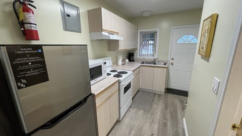 Standard Suite, 1 Queen Bed | Private kitchen | Electric kettle