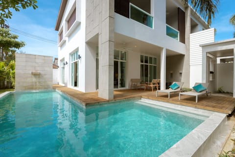 Outdoor pool, sun loungers