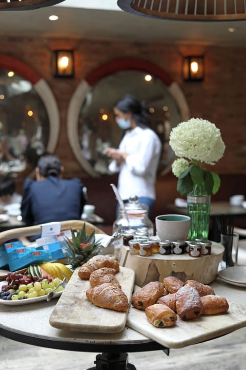 Daily English breakfast (GBP 15 per person)