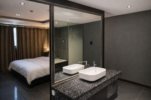Basic Double Room | Bathroom | Separate tub and shower, deep soaking tub, free toiletries, hair dryer