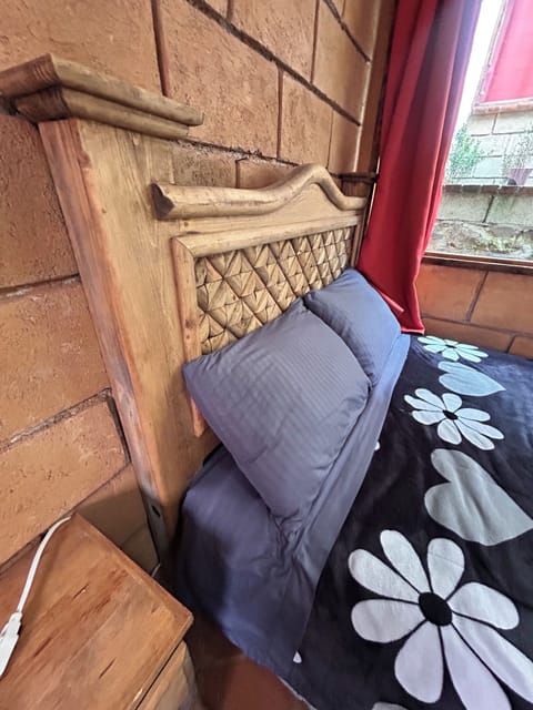 Family Room, Patio | Down comforters, WiFi (free), bed sheets