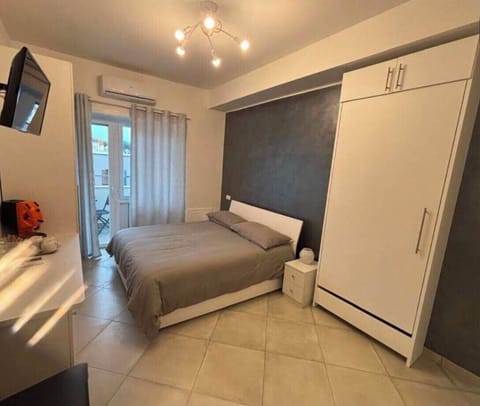Triple Room | In-room safe, desk, laptop workspace, soundproofing